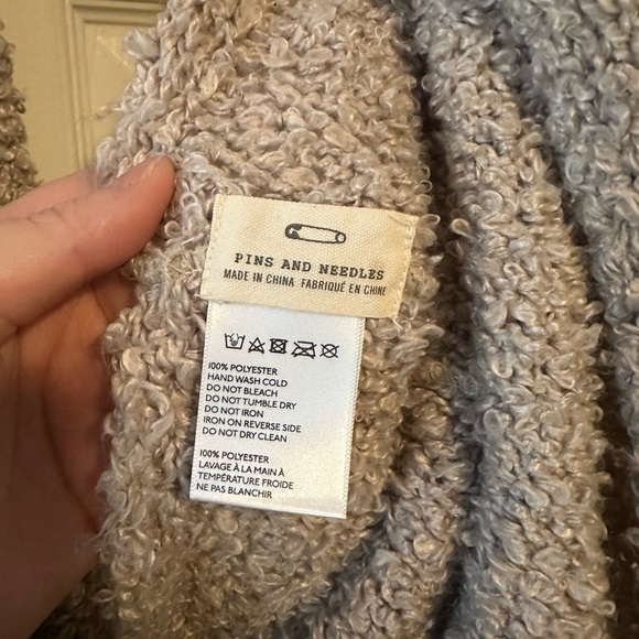 Pins and Needles Scarf - Picture 3 of 4